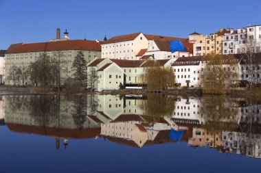 Güneşli kış Kraliyet ortaçağ şehir Pisek yukarıda nehrin Otava, Çek Cumhuriyeti 