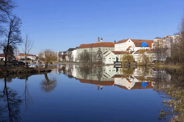 Güneşli kış Kraliyet ortaçağ şehir Pisek yukarıda nehrin Otava, Çek Cumhuriyeti 