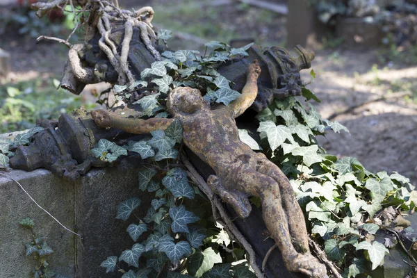 Historische Statue Auf Dem Geheimnisvollen Alten Prager Friedhof Tschechische Republik — Stockfoto