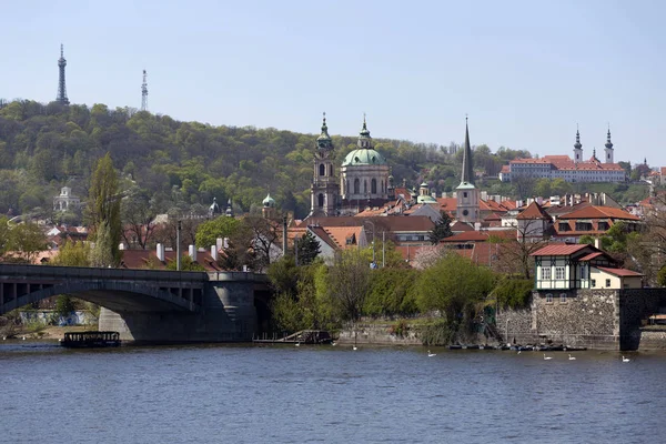 Slunné Pražské Město Nad Řekou Vltava Česká Republika — Stock fotografie