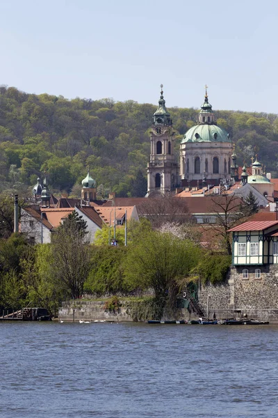 Sunny Prague City Πάνω Από Τον Ποταμό Μολδάβα Τσεχική Δημοκρατία — Φωτογραφία Αρχείου