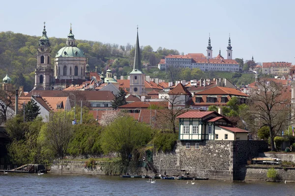 Slunné Pražské Město Nad Řekou Vltava Česká Republika — Stock fotografie