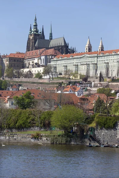 Sunny Prague City Moldva Folyó Felett Cseh Köztársaság — Stock Fotó