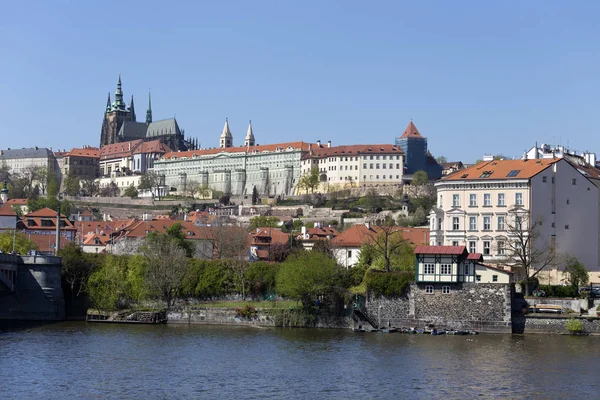 Sunny Prague City Por Encima Del Río Moldava República Checa —  Fotos de Stock