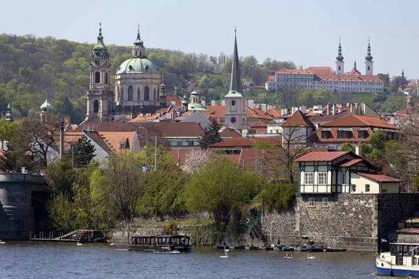 Vltava Nehri Üzerinde Sunny Prag City Çek Cumhuriyeti — Stok fotoğraf