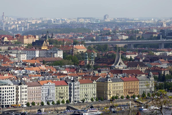 Wiosna Praga Miasto Zieloną Przyrodą Kwitnącymi Drzewami Wzgórza Petrin Czechy — Zdjęcie stockowe