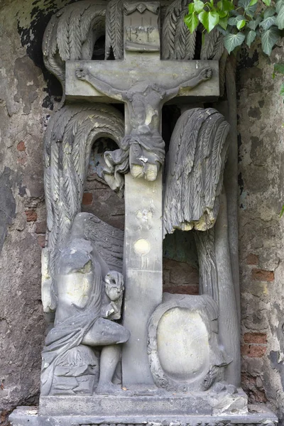 Mistério Primavera Velho Cemitério Praga Com Suas Estátuas República Checa — Fotografia de Stock