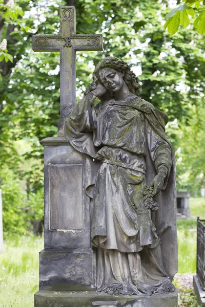 神秘之春老布拉格公墓及其雕像 捷克共和国 — 图库照片