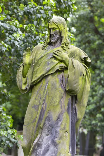 Misterio Primavera Antiguo Cementerio Praga Con Sus Estatuas República Checa —  Fotos de Stock