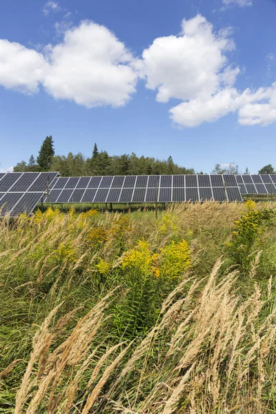 Yatay Yaz Aylarında Solar Power Station — Stok fotoğraf