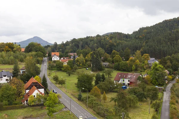 Small Town Sloup Mot Cechach Hösten Landskap Norra Böhmen Lusatian — Stockfoto