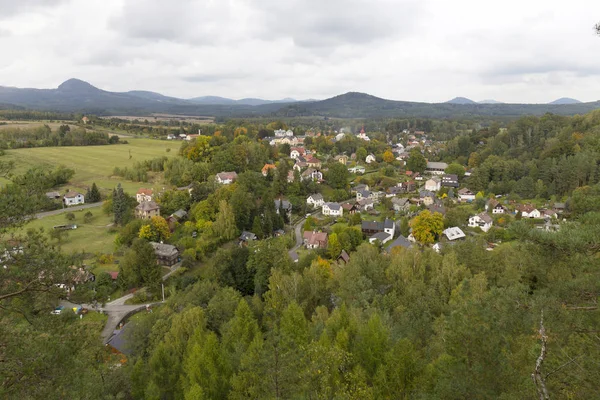 Ciudad Pequeña Sloup Cechach Otoño Paisaje Del Norte Bohemia Montañas —  Fotos de Stock