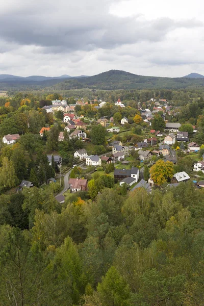 Małe Miasteczko Sloup Cechach Jesienią Krajobraz Północnych Czech Góry Łużyckie — Zdjęcie stockowe