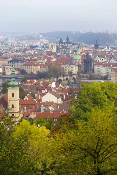 Herbst Prag Stadt Mit Bunten Bäumen Aus Dem Hügel Petrin — Stockfoto