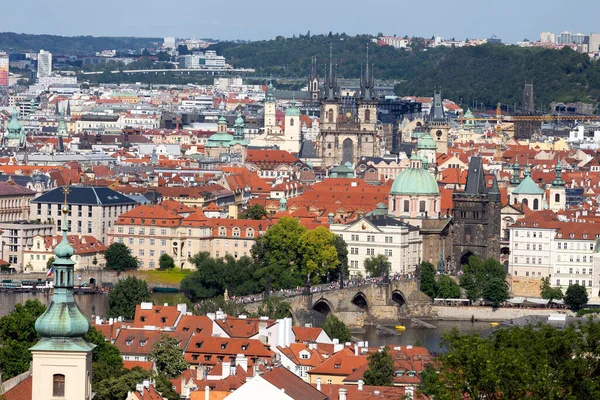 Prag Mit Karlsbrücke Und Grüner Natur Vom Hügel Petrin Tschechische — Stockfoto