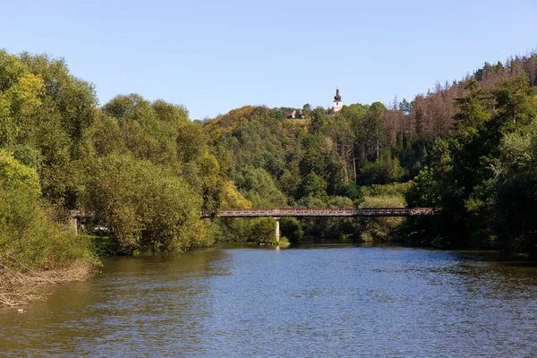 Szláv Erőd Szent Kliment Templom Sazava Folyó Felett Cseh Köztársaság — Stock Fotó