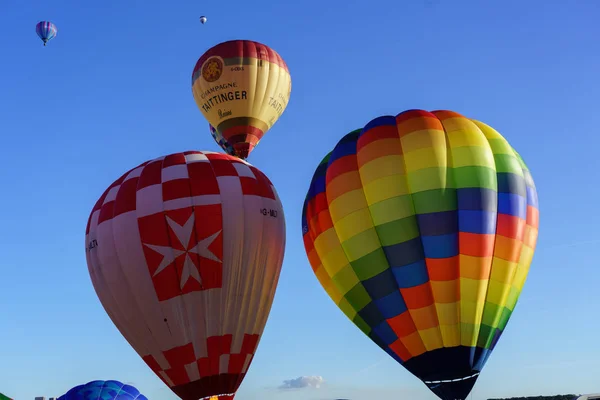 Des Montgolfières Décollent Par Une Journée Ensoleillée York Balloon Fiesta — Photo