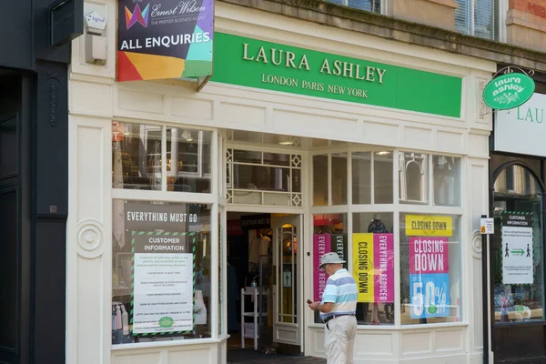 Laura Ashley Cerrando Letreros Venta Los Escaparates James Street Harrogate — Foto de Stock