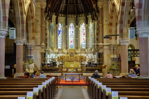 St. Peters Kilisesi mihrabın aşağısına bakıyor, Harrogate, Kuzey Yorkshire, İngiltere.