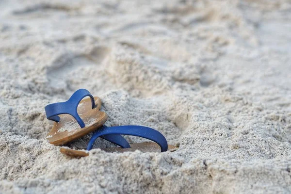 Sandálias Azuis Praia — Fotografia de Stock