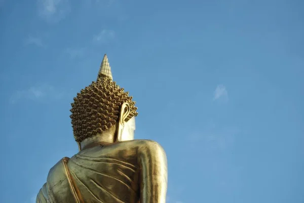 Bakom Buddha Staty Och Himlen Med Kopia Utrymme — Stockfoto