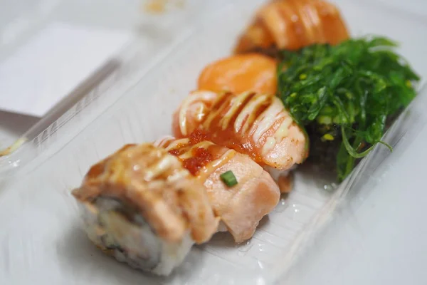 Soft Focus Sushi Street Food Doorzichtige Plastic Voedsel Container — Stockfoto