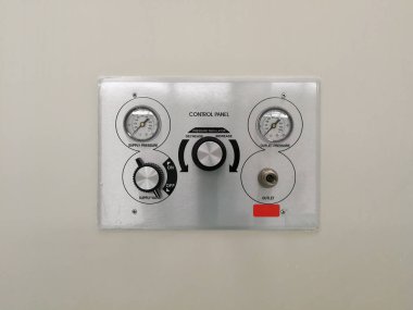 Ameliyathane Çıkışı - Hastanede Ameliyathanede Basınç Regülatörü Kontrol Paneli