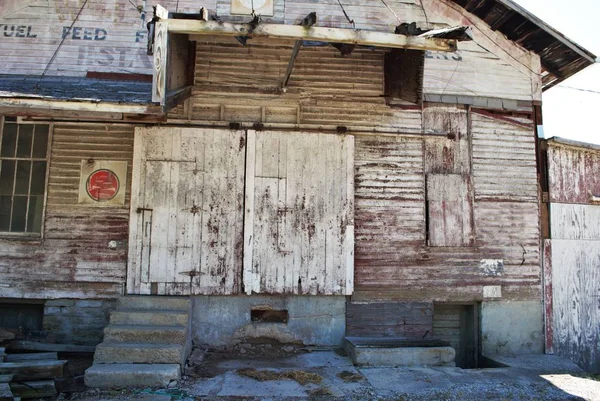 Opuszczona Stodoła Stronie Wiejskim Miasteczku — Zdjęcie stockowe