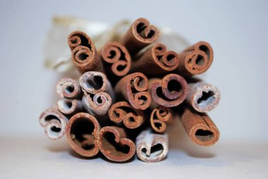 Bir demet tarçın çubuğu