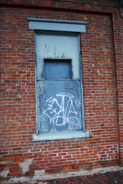 Dépôt Trains Briques Abandonnés Avec Voies Graffitis — Photo