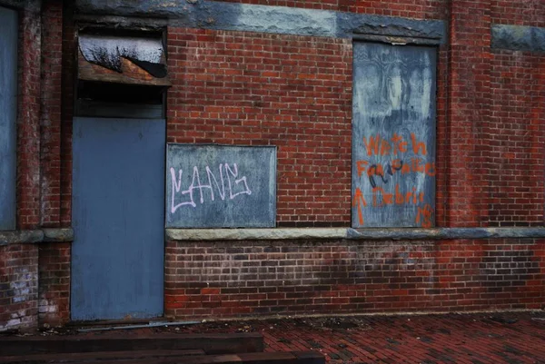 Dépôt Trains Briques Abandonnés Avec Voies Graffitis — Photo