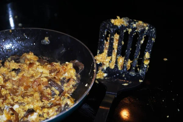 Cocinar Champiñones Cebollas Hachís Queso Una Sartén Con Sazón Aceite — Foto de Stock