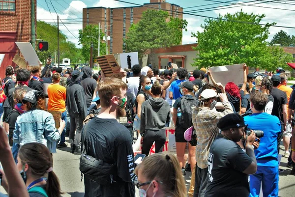 Ντέιτον Οχάιο Ηνωμένες Πολιτείες 2020 Διαδηλωτές Συγκέντρωση Μαύρων Ζωών Παρελαύνουν — Φωτογραφία Αρχείου