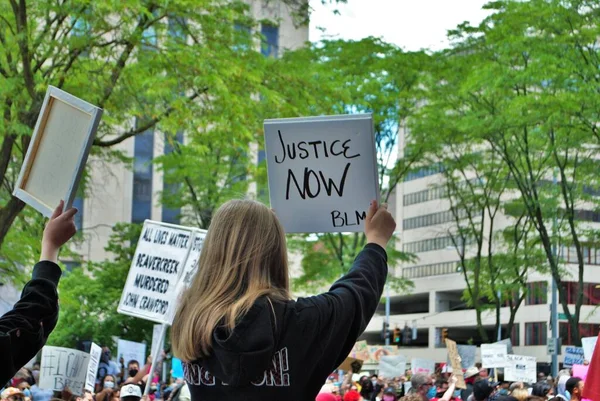 Dayton Ohio Usa 2020 Demonstranter Vid Svart Liv Materia Rally — Stockfoto