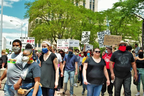 Dayton Ohio Estados Unidos 2020 Manifestantes Comício Vidas Negras Marcham — Fotografia de Stock