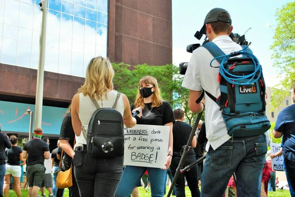 Dayton Ohio Estados Unidos 2020 Mídia Entrevistando Manifestantes Comício Vidas — Fotografia de Stock