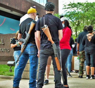 Dayton, Ohio, Amerika Birleşik Devletleri 05 / 30 / 2020 Siyahların yaşamını ilgilendiren bir mitingde silah taşıyan protestocular