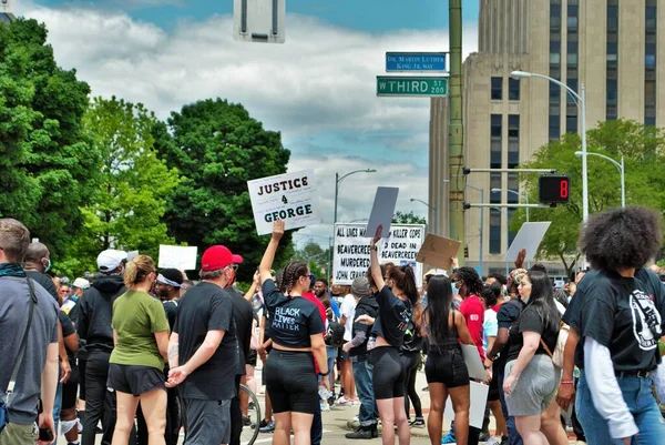 Dayton Ohio Estados Unidos 2020 Manifestantes Mitin Sobre Materia Vidas — Foto de Stock