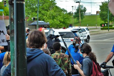 Dayton, Ohio Birleşik Devletleri. 05 / 30 / 2020 Siyahların yaşamını kontrol eden polis memurları protesto ediyor.