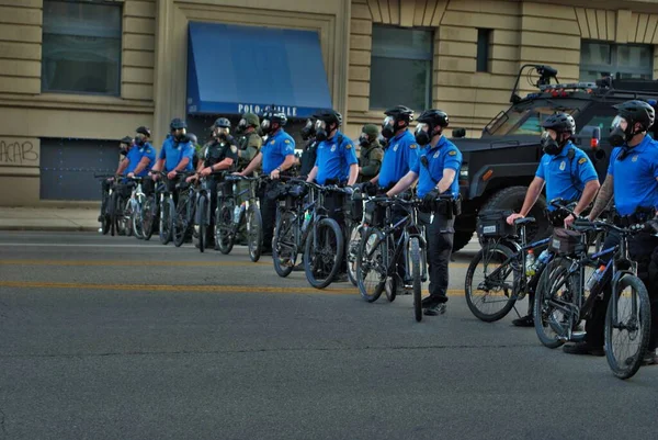 Dayton Ohio Etats Unis 2020 Des Policiers Contrôlent Foule Lors — Photo