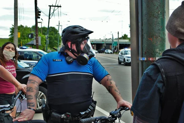 Dayton Ohio Estados Unidos 2020 Policiais Vestindo Máscaras Gás Preparando — Fotografia de Stock