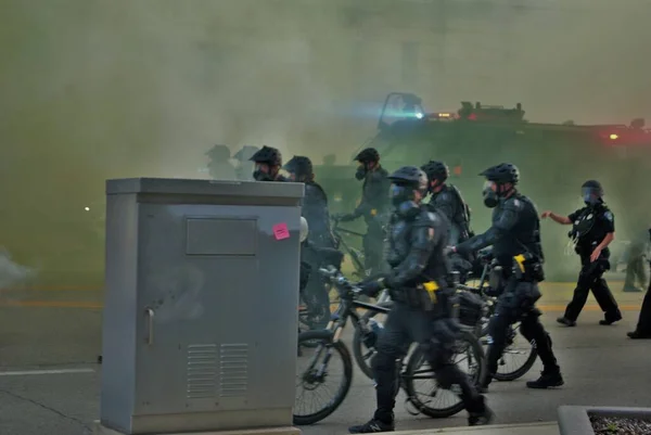 Dayton Ohio Estados Unidos 2020 Policiais Policiais Swat Através Uma — Fotografia de Stock