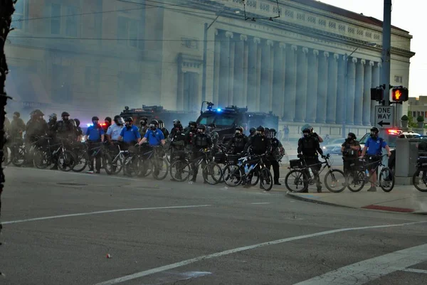Dayton Ohio Stany Zjednoczone 2020 Policjanci Funkcjonariusze Swat Przez Chmurę — Zdjęcie stockowe