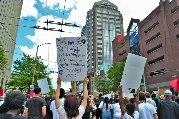 Dayton Ohio Verenigde Staten 2020 Demonstranten Een Zwarte Leven Materie — Stockfoto