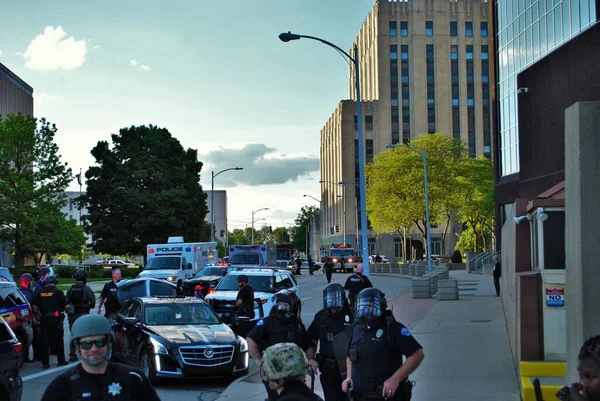 Dayton Ohio Etats Unis 2020 Des Policiers Contrôlent Foule Lors — Photo