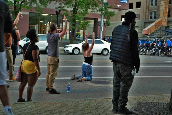 Dayton Ohio Estados Unidos 2020 Manifestantes Comício Vidas Negras Marcham — Fotografia de Stock