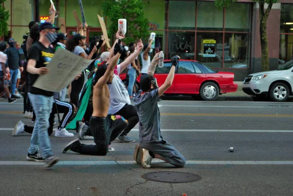 Dayton Ohio Estados Unidos 2020 Manifestantes Comício Vidas Negras Marcham — Fotografia de Stock