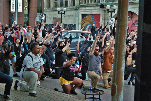 Дейтон Огайо Сполучені Штати 2020 Протестувальники Чорному Житті Ралі Марширують — стокове фото