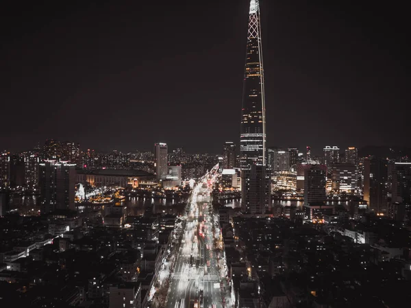 Seul 'deki büyük kulede gece görüşü.