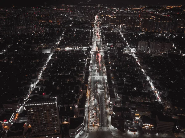Seul sokaklarında gece görüşü.
